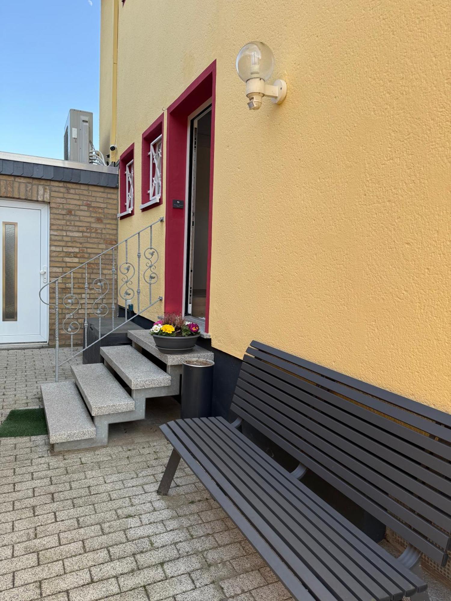 Domi'S Gaestehaus Bergheim  Bagian luar foto